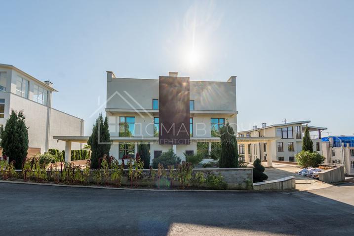 Резиденция в коттеджном поселке класса люкс №9