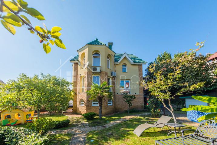 Красивый дом с парковой территорией №9