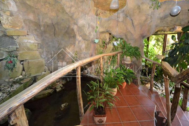 Красивый дом в собственном парке №13