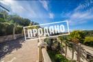Дом с отделкой из камня у подножья горы Ахун