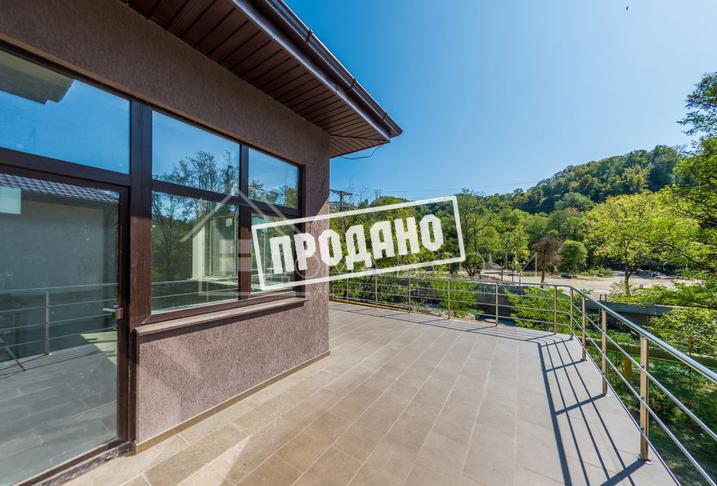 Современный коттедж у реки №8