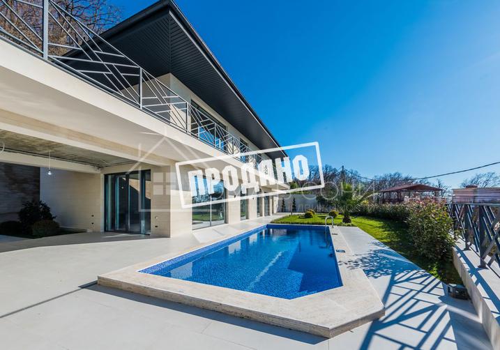 Коттедж с видом на море в стиле Райта №9