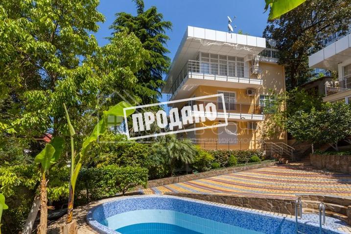 Элитное домовладение с классическим  ремонтом в центре Сочи №1